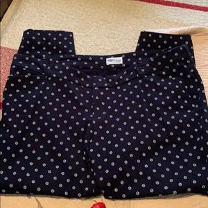 Adorable Old Navy Black Print Cropped Pixies